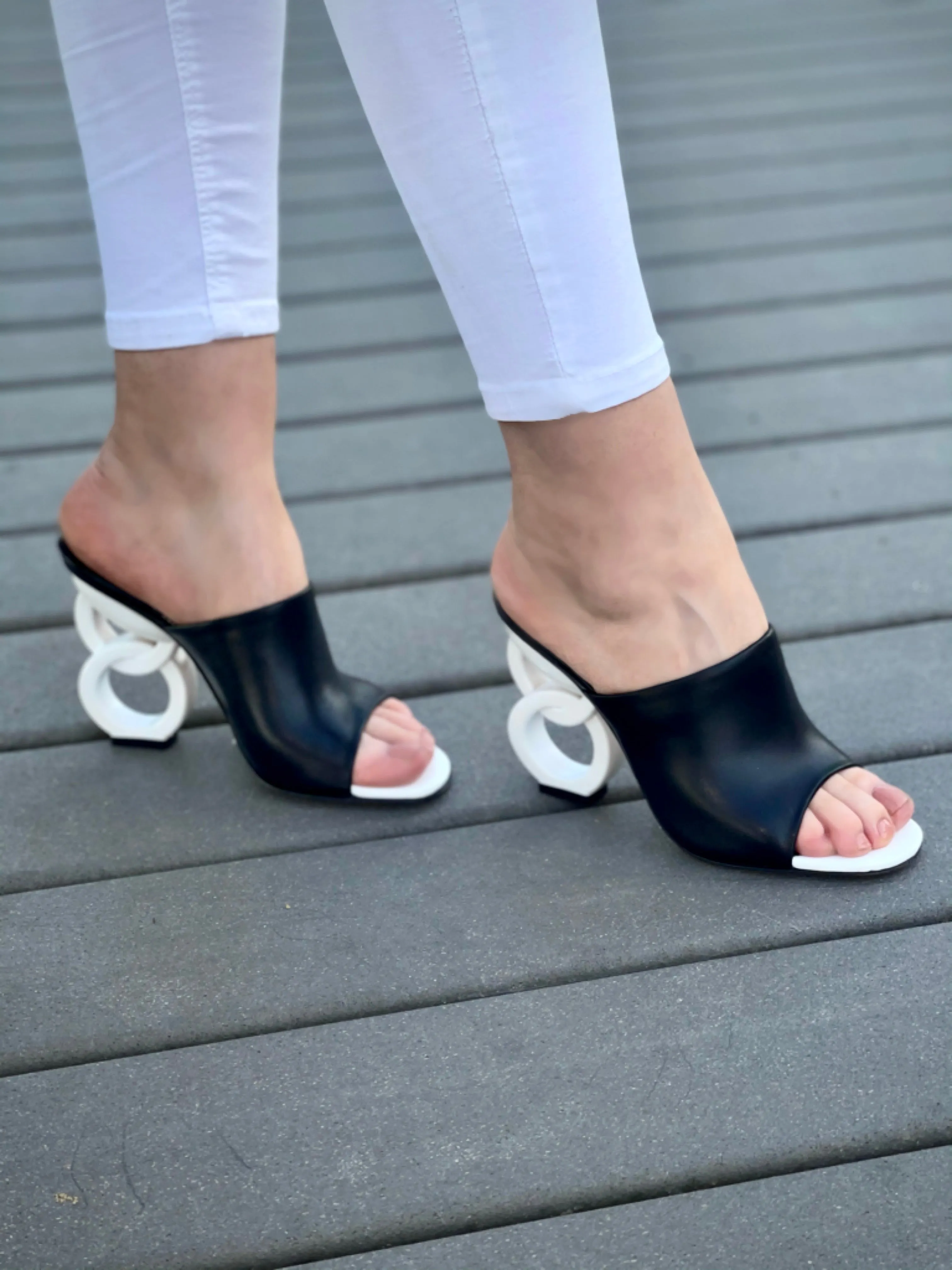 The Cymmer Black Leather Women Sandal